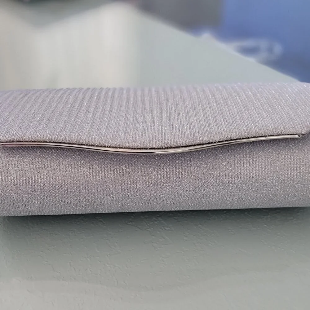 𝅺CLUTCH Sparkling Envelope Silver Textured Handbag Shoulder Chain NIB - Picture 12 of 14